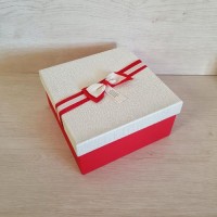 Коробка подарочная Красная с белым 19х19х9,5см от интернет-магазина Кофеин